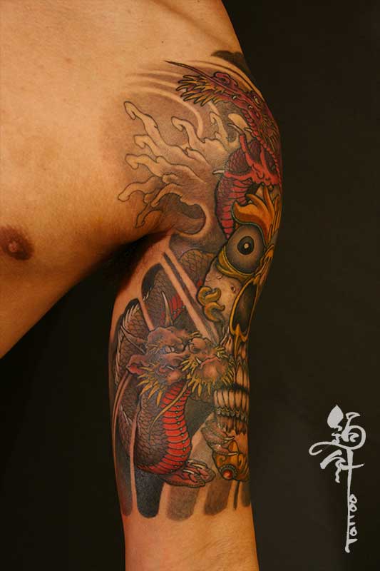 左腕チベタンスカル、龍のタトゥー
