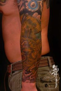 左腕唐獅子のタトゥー