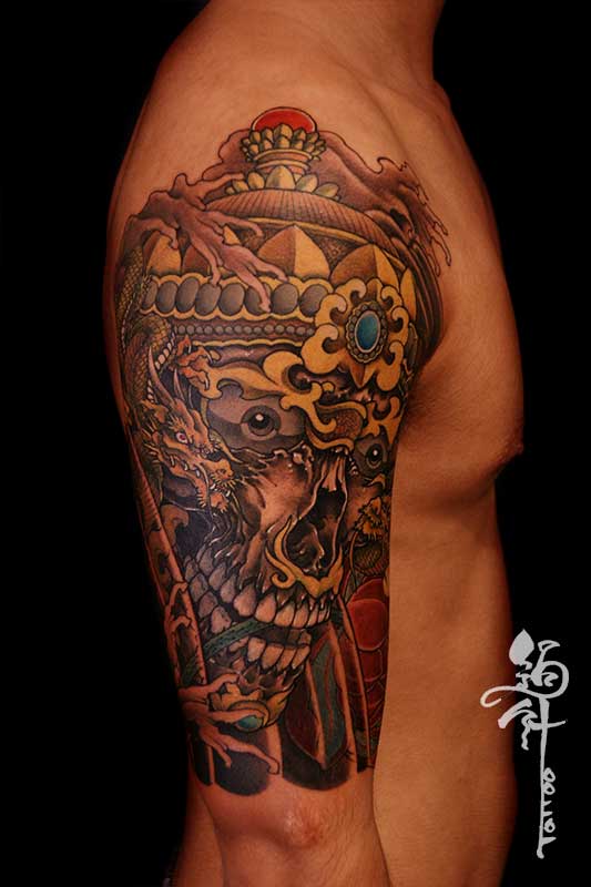 右腕チベタンスカルのタトゥー