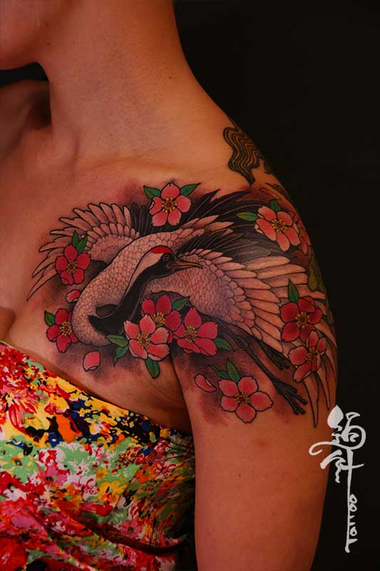 女性鶴のタトゥー