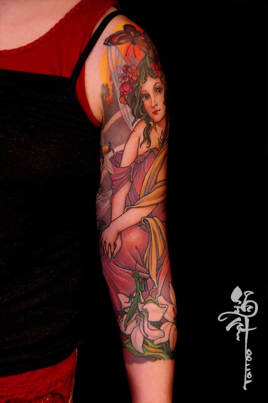女性左腕妖精のタトゥー